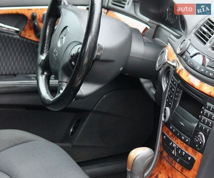 Седан Mercedes-Benz E-Class 2004 в Киеве