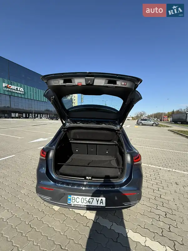 Хетчбек Mercedes-Benz EQA 2022 в 