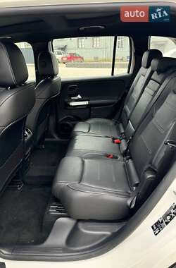 Позашляховик / Кросовер Mercedes-Benz EQB 2022 в 