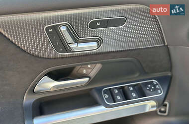 Позашляховик / Кросовер Mercedes-Benz EQB 2021 в 