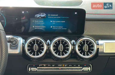 Позашляховик / Кросовер Mercedes-Benz EQB 2021 в 