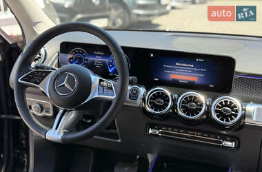Позашляховик / Кросовер Mercedes-Benz EQB 2024 в 