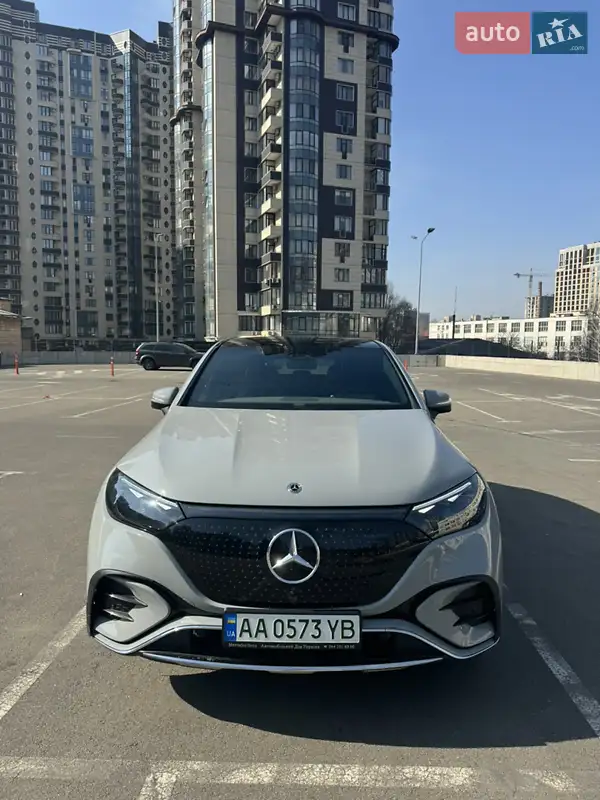 Позашляховик / Кросовер Mercedes-Benz EQE SUV 2023 в 