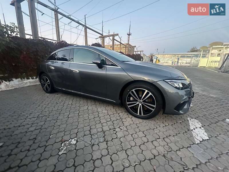 Седан Mercedes-Benz EQE 2023 в Чернівцях