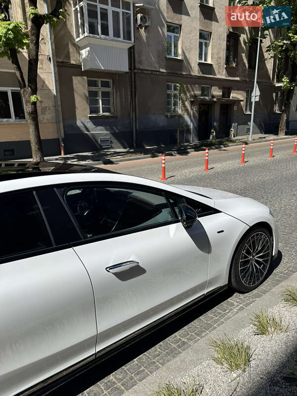 Седан Mercedes-Benz EQE 2022 в Львове