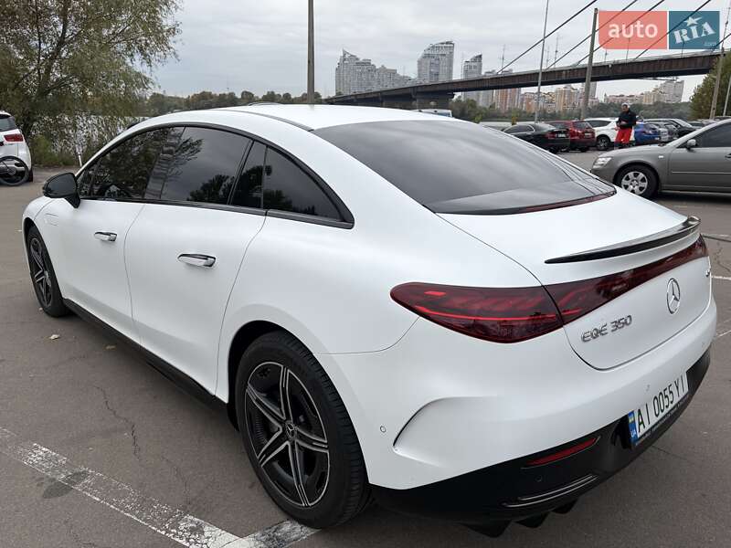 Седан Mercedes-Benz EQE 2022 в Киеве