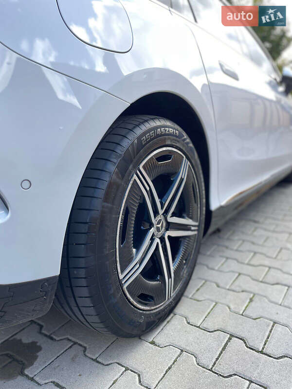 Седан Mercedes-Benz EQE 2023 в Львові