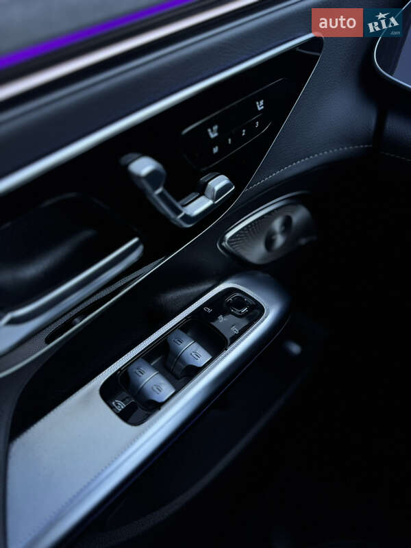 Седан Mercedes-Benz EQE 2022 в Львове