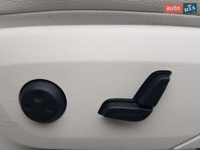 Седан Mercedes-Benz EQE 2023 в Львове