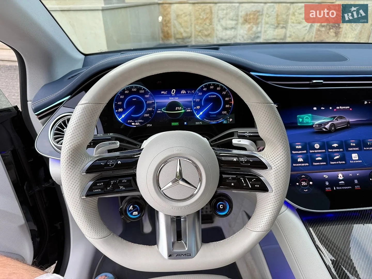 2022 Mercedes-Benz EQE - мініатюра 11