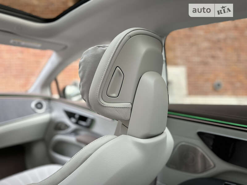 Седан Mercedes-Benz EQS 2022 в Львове