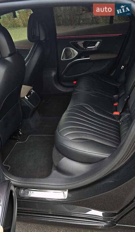 Седан Mercedes-Benz EQS 2022 в Коростене