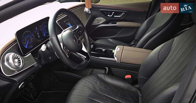 Седан Mercedes-Benz EQS 2022 в Коростене