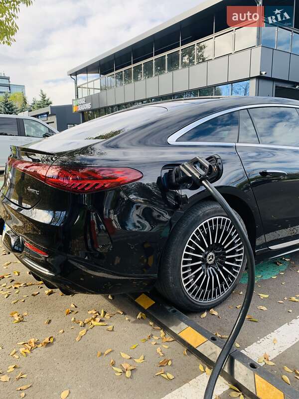 Седан Mercedes-Benz EQS 2022 в Киеве