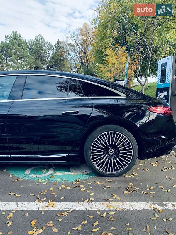 Седан Mercedes-Benz EQS 2022 в Киеве