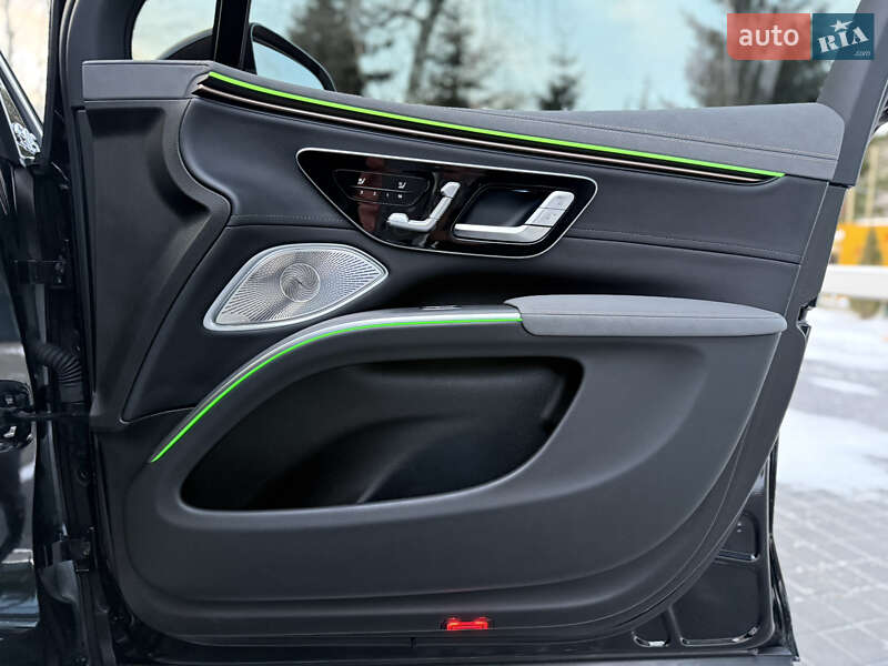 Седан Mercedes-Benz EQS 2023 в Львові