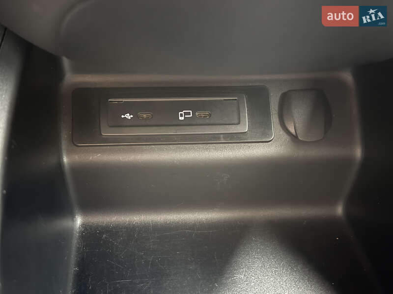 Минивэн Mercedes-Benz EQV 2023 в Киеве фото 24 Минивэн Mercedes-Benz EQV 2023 в Киеве