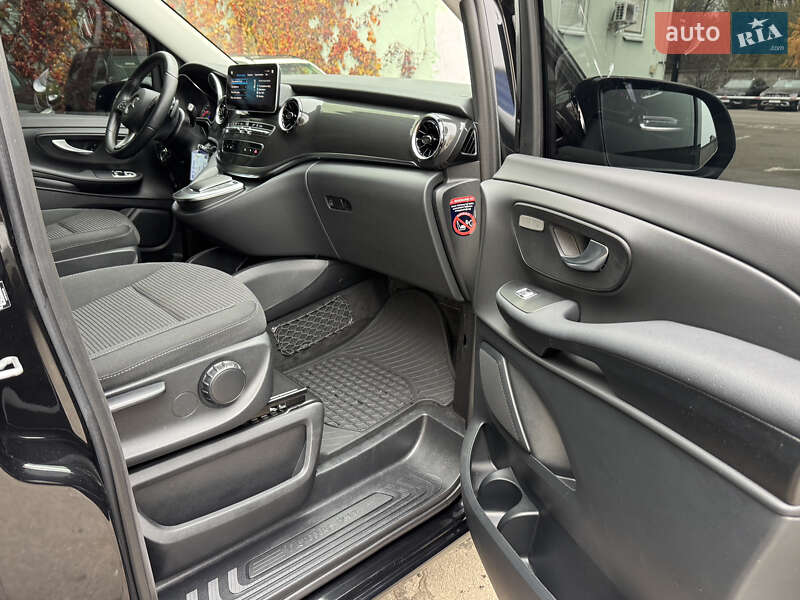 Минивэн Mercedes-Benz EQV 2023 в Киеве фото 25 Минивэн Mercedes-Benz EQV 2023 в Киеве