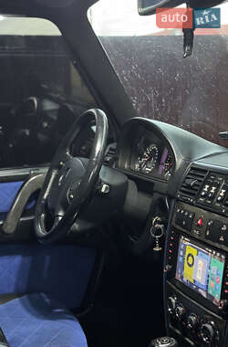 Внедорожник / Кроссовер Mercedes-Benz G-Class 2004 в 