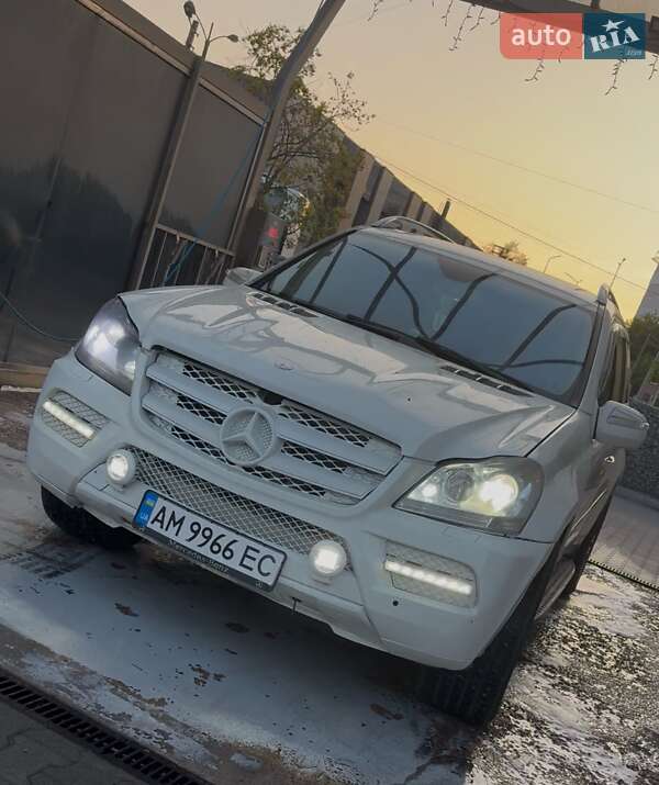 Mercedes-Benz GL-Class 2010
