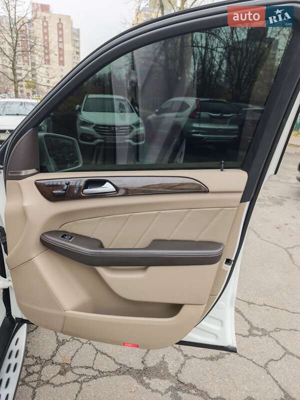 Внедорожник / Кроссовер Mercedes-Benz GL-Class 2014 в Киеве фото 14 Внедорожник / Кроссовер Mercedes-Benz GL-Class 2014 в Киеве