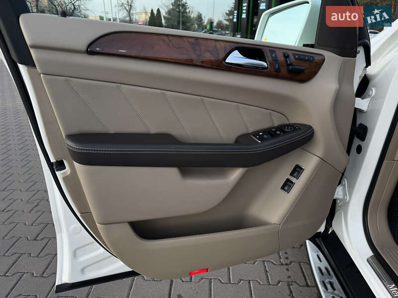 Внедорожник / Кроссовер Mercedes-Benz GL-Class 2016 в Киеве фото 13 Внедорожник / Кроссовер Mercedes-Benz GL-Class 2016 в Киеве