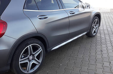 Позашляховик / Кросовер Mercedes-Benz GLA-Class 2015 в 