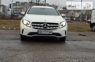 Хетчбек Mercedes-Benz GLA-Class 2017 в 
