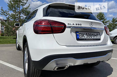 Хэтчбек Mercedes-Benz GLA-Class 2020 в Киеве