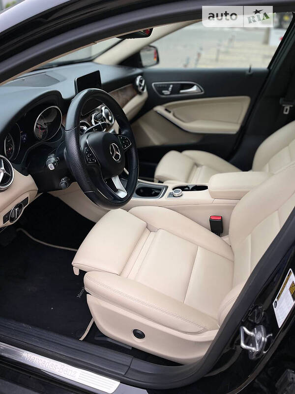 Позашляховик / Кросовер Mercedes-Benz GLA-Class 2018 в Львові