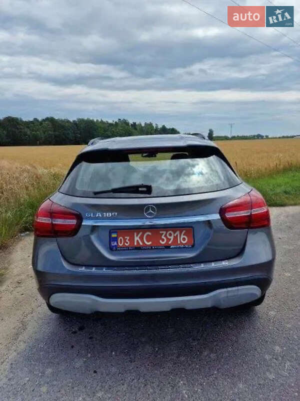 Внедорожник / Кроссовер Mercedes-Benz GLA-Class 2018 в Ужгороде