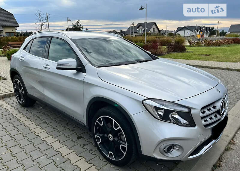 Внедорожник / Кроссовер Mercedes-Benz GLA-Class 2020 в Киеве