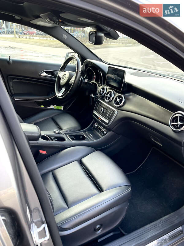 Внедорожник / Кроссовер Mercedes-Benz GLA-Class 2017 в Киеве