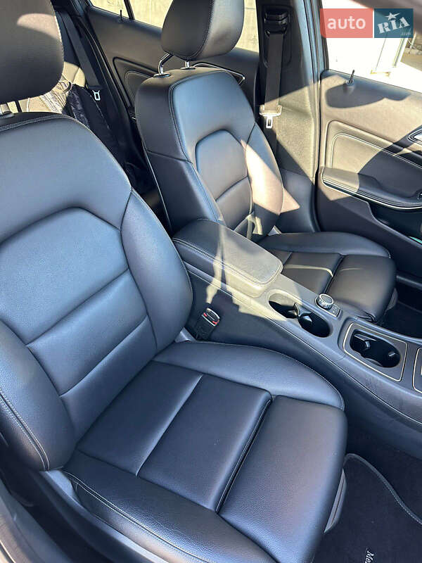 Внедорожник / Кроссовер Mercedes-Benz GLA-Class 2019 в Харькове