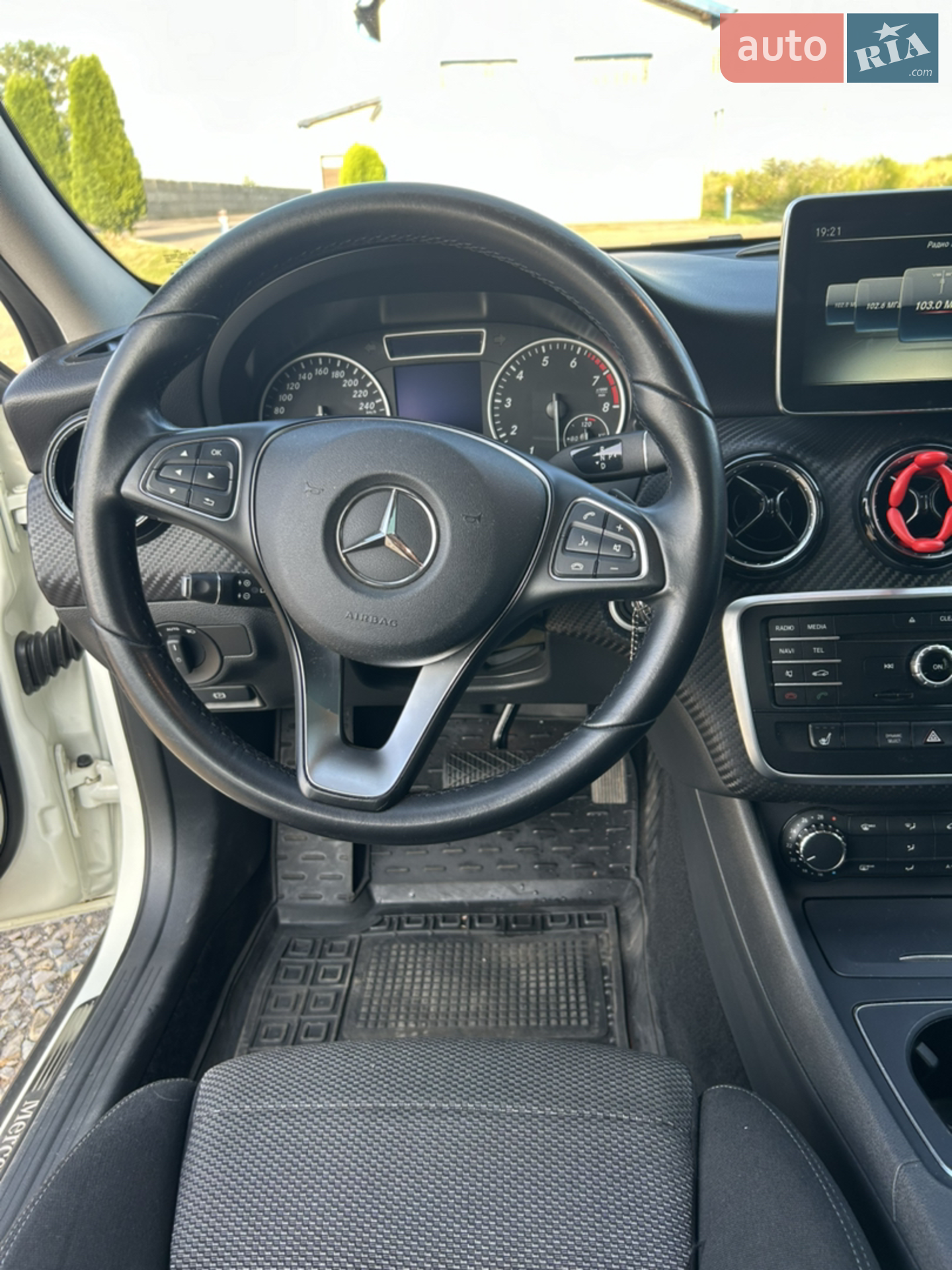 2016 Mercedes-Benz GLA-klasse - мініатюра 33