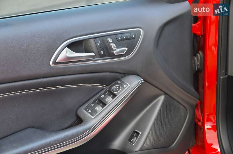 Внедорожник / Кроссовер Mercedes-Benz GLA-Class 2018 в Киеве