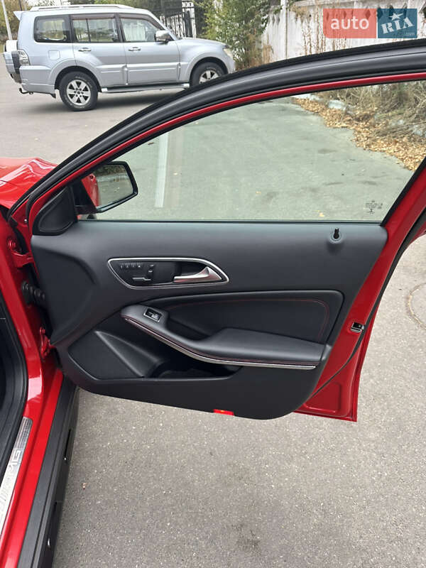 Позашляховик / Кросовер Mercedes-Benz GLA-Class 2016 в Києві