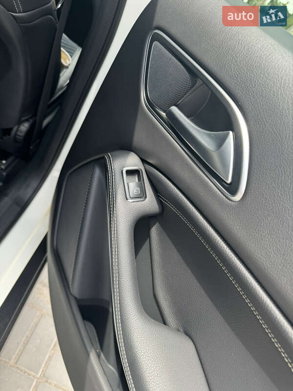 Внедорожник / Кроссовер Mercedes-Benz GLA-Class 2016 в Одессе