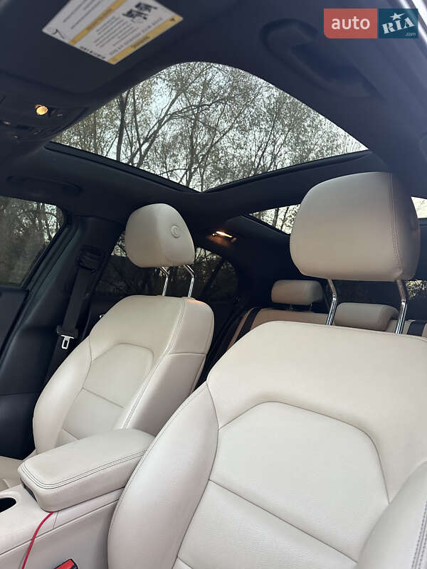 Внедорожник / Кроссовер Mercedes-Benz GLA-Class 2015 в Бориславе