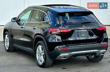 Внедорожник / Кроссовер Mercedes-Benz GLA-Class 2022 в 