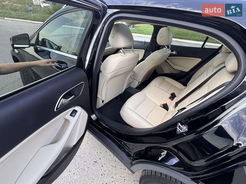 Внедорожник / Кроссовер Mercedes-Benz GLA-Class 2018 в Харькове