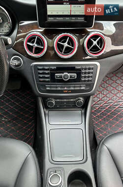Позашляховик / Кросовер Mercedes-Benz GLA-Class 2015 в 