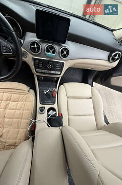 Позашляховик / Кросовер Mercedes-Benz GLA-Class 2017 в 