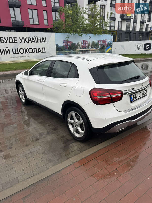 Внедорожник / Кроссовер Mercedes-Benz GLA-Class 2018 в Киеве