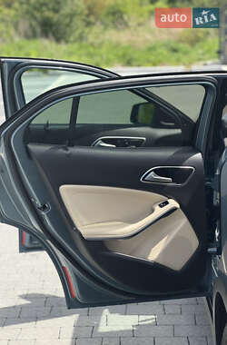Позашляховик / Кросовер Mercedes-Benz GLA-Class 2015 в 