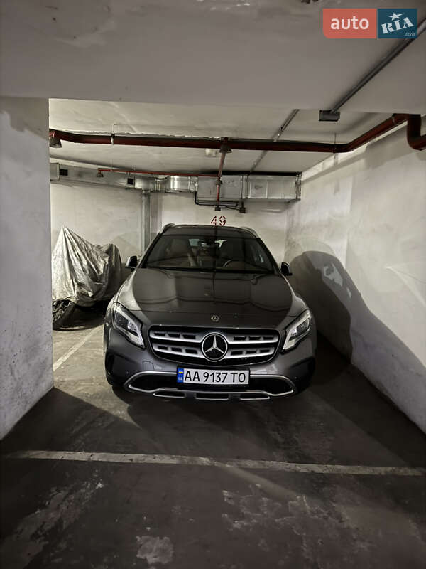 Внедорожник / Кроссовер Mercedes-Benz GLA-Class 2018 в Киеве