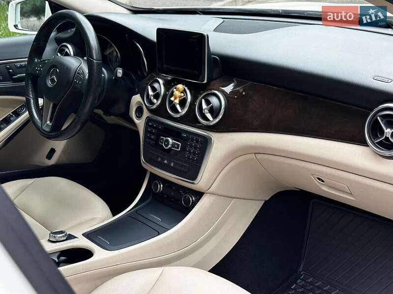 Внедорожник / Кроссовер Mercedes-Benz GLA-Class 2015 в Ровно