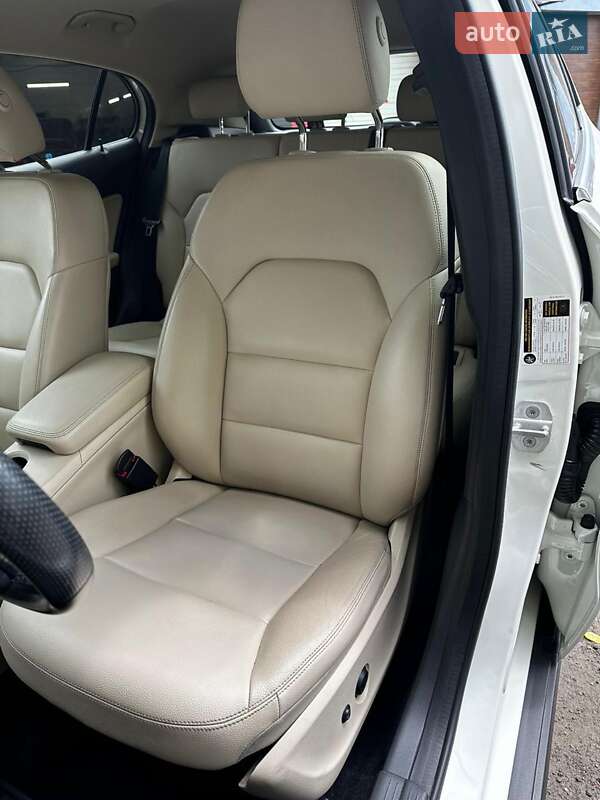 Внедорожник / Кроссовер Mercedes-Benz GLA-Class 2015 в Ровно