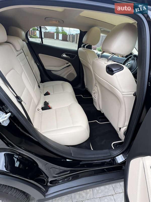 Внедорожник / Кроссовер Mercedes-Benz GLA-Class 2015 в Луцке