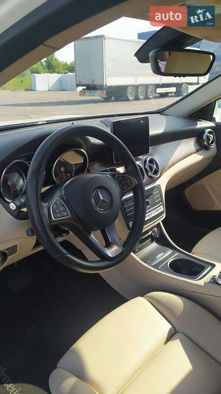 Внедорожник / Кроссовер Mercedes-Benz GLA-Class 2017 в Ровно